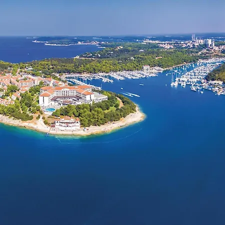 Casa vacanze Cozy In With Wifi Pola